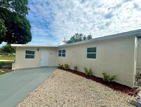 Building Photo - 641 N 70th Ave