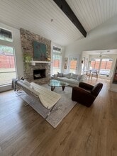 Building Photo - 3808 Oak Creek Dr