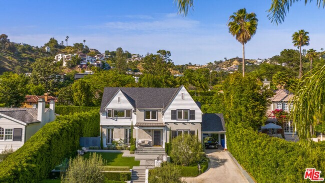 Building Photo - 1417 N Doheny Dr