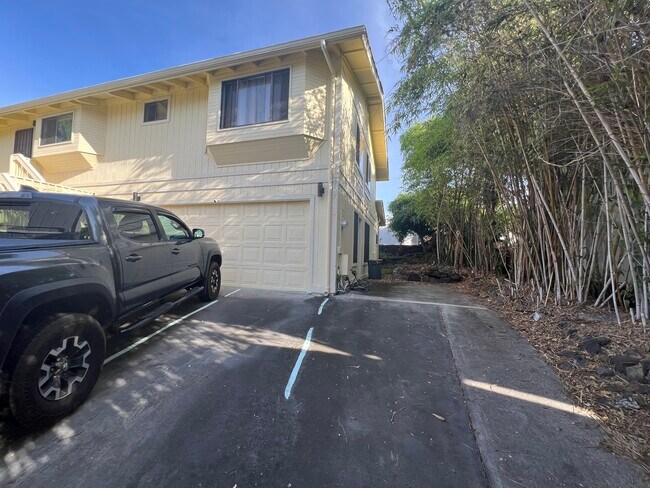 Building Photo - 76-6127-6127 Royal Poinciana Way