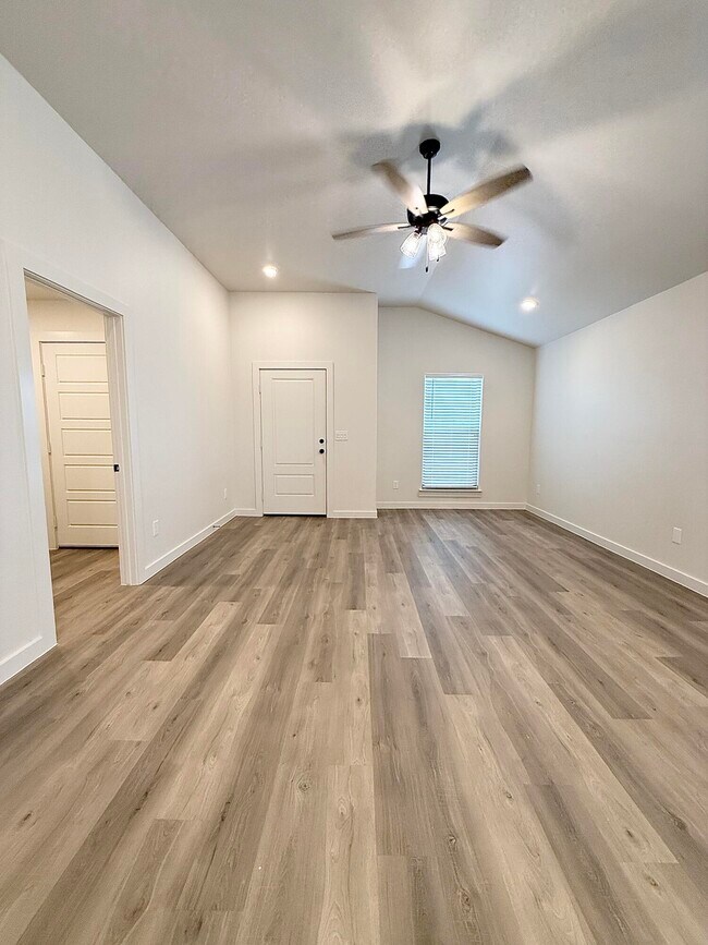 Foto del edificio - 2501 Kenwood Ave