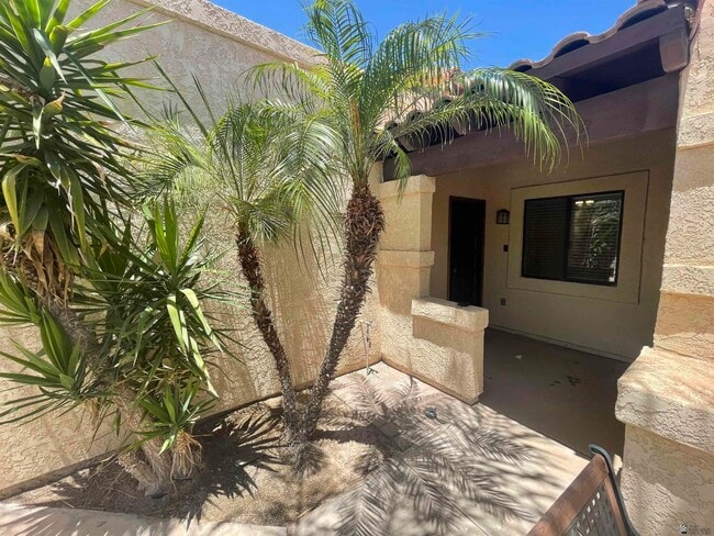 Foto del edificio - 784 W 37th St