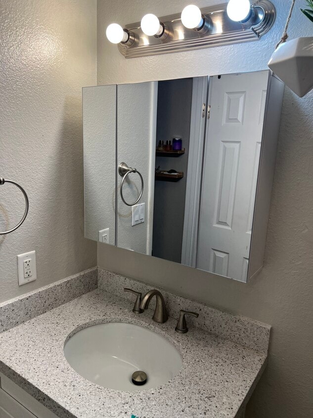 Building Photo - 4621 W Desert Crest Dr