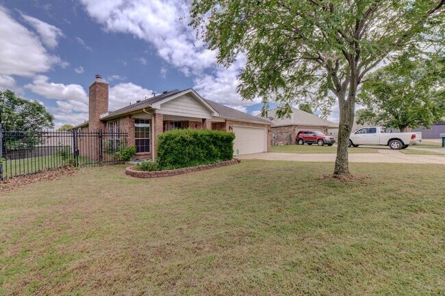 Building Photo - GORGEOUS 3 BED 2 BATH / CUL-DE-SAC / BA SC...