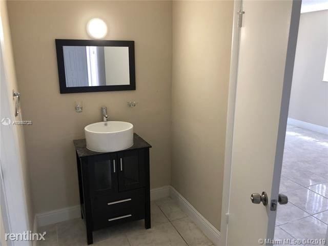 Building Photo - 2 br, 2 bath Condo - POINT SOUTH