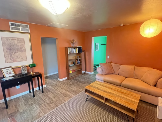 Building Photo - 1337 W El Rio Dr