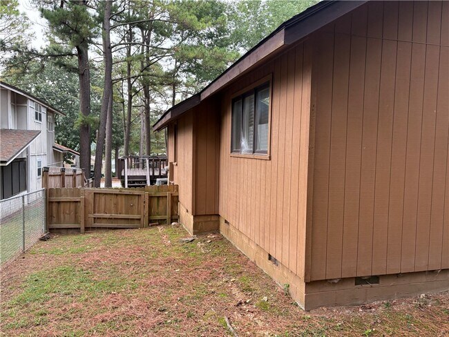 Foto del edificio - 80 Mayfair Dr