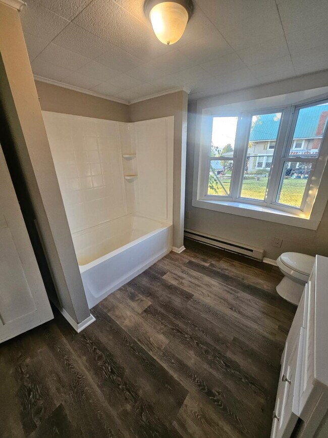 Building Photo - Discover your perfect retreat in the heart of Hustontown, PA!