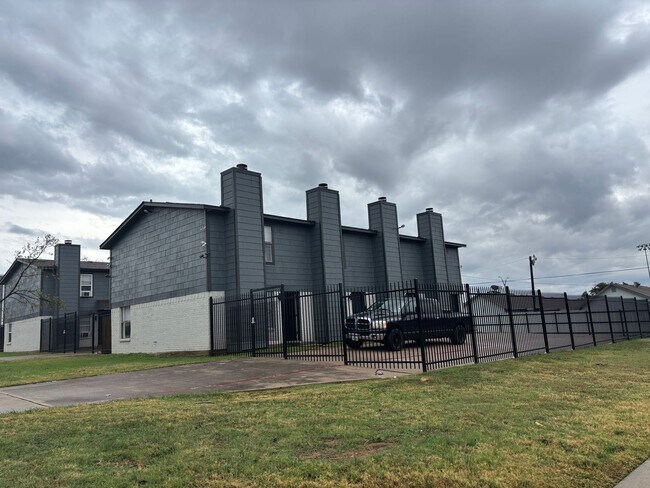 Foto del edificio - Gated Community with Updated 2-Bedroom, 1.5-Bath