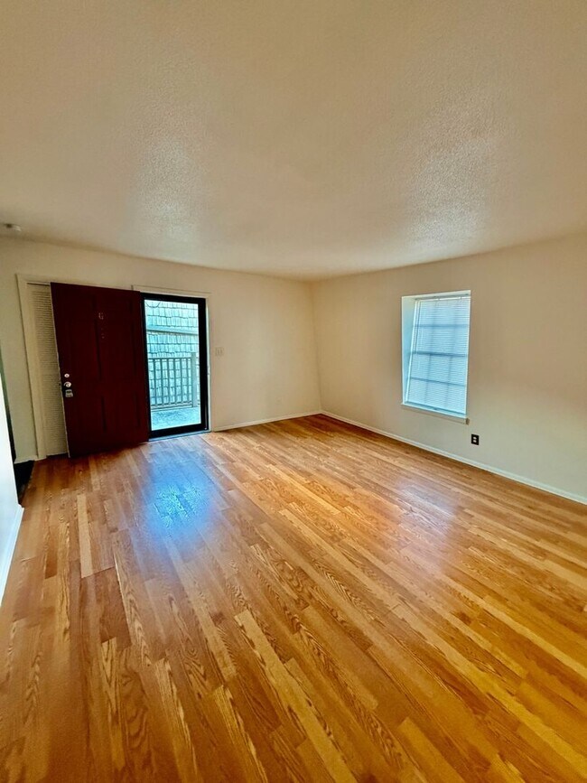 Foto del edificio - 3828 Country Club Rd