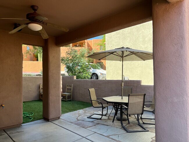 Building Photo - 580 S Stephanie Loop