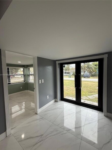 Foto del edificio - 685 NW 14th St