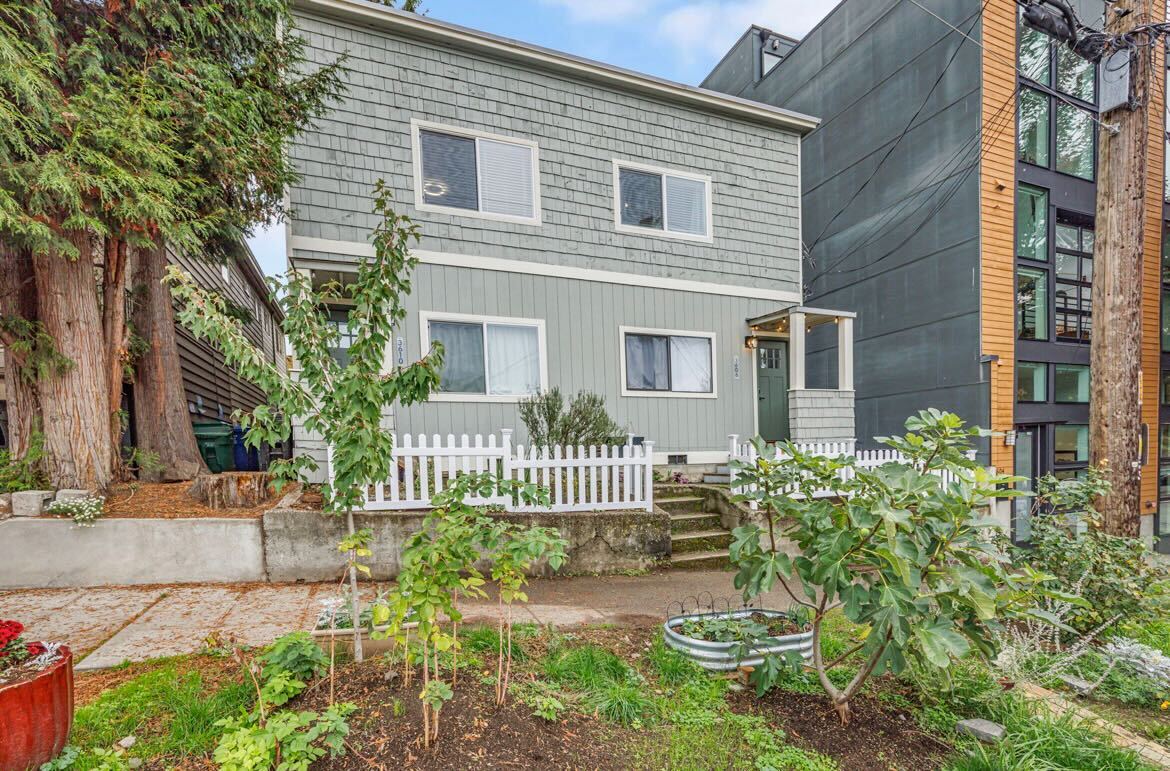 Primary Photo - 3608 Palatine Ave N