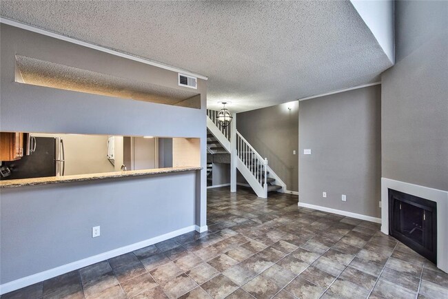 Building Photo - 2125 Augusta Dr