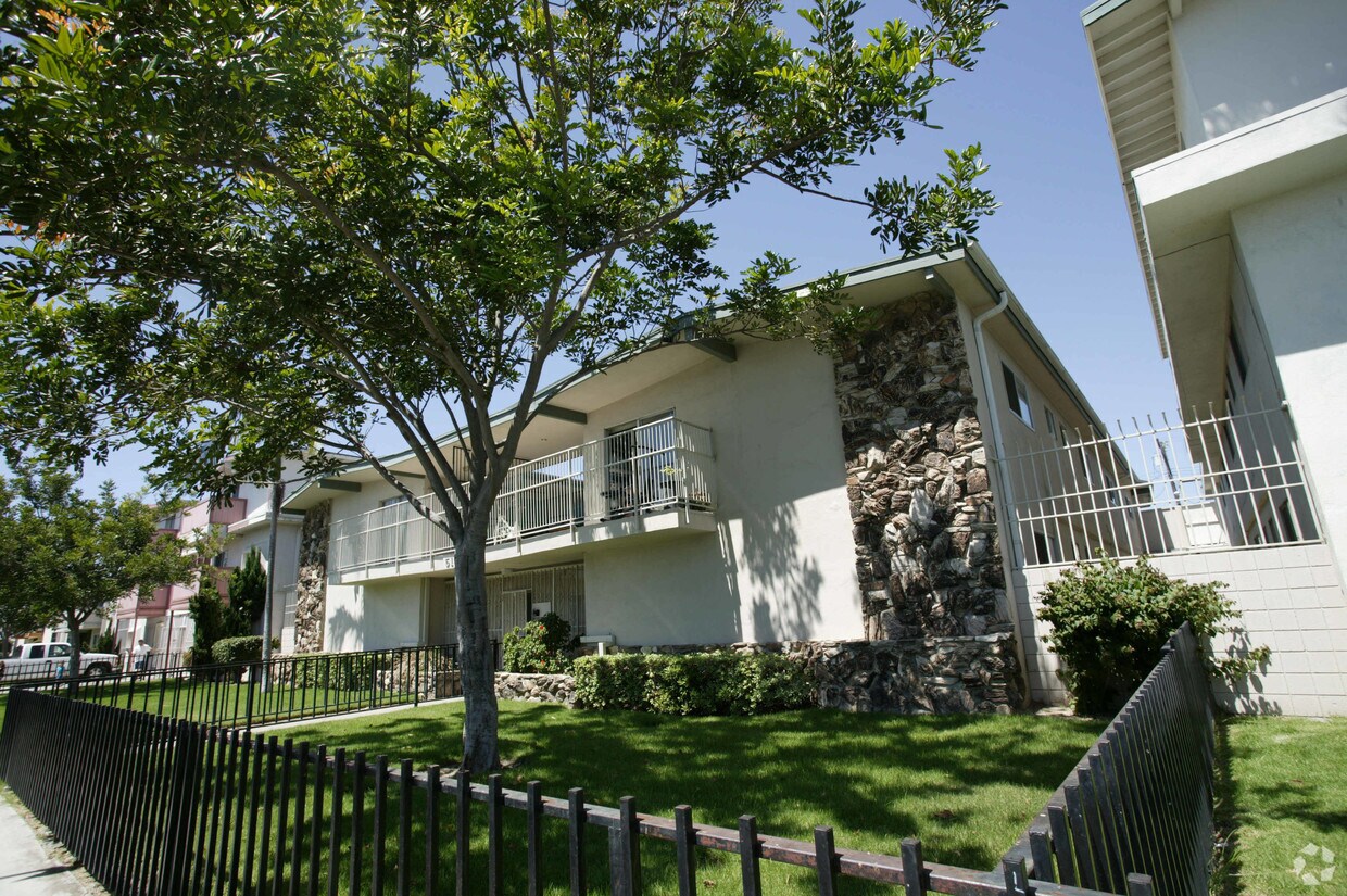 Building Photo - 515 Cuesta Del Mar Dr