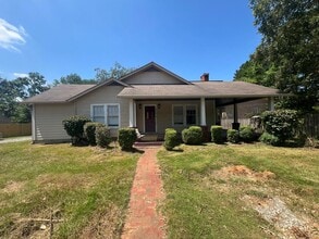 Building Photo - 1820 17th Ave E