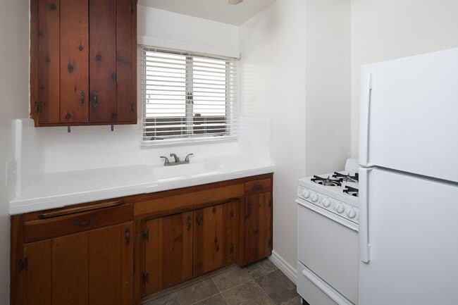 Interior Photo - Talmadge Pacific Apartments