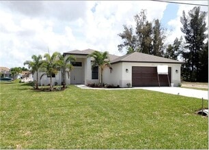 Building Photo - 815 SW 11th Ct
