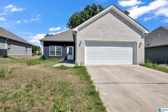 Building Photo - 559 Troubadour Ln