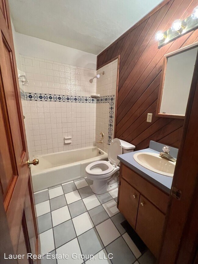 Building Photo - 3 br, 2 bath House - 2314 W. Tennessee St