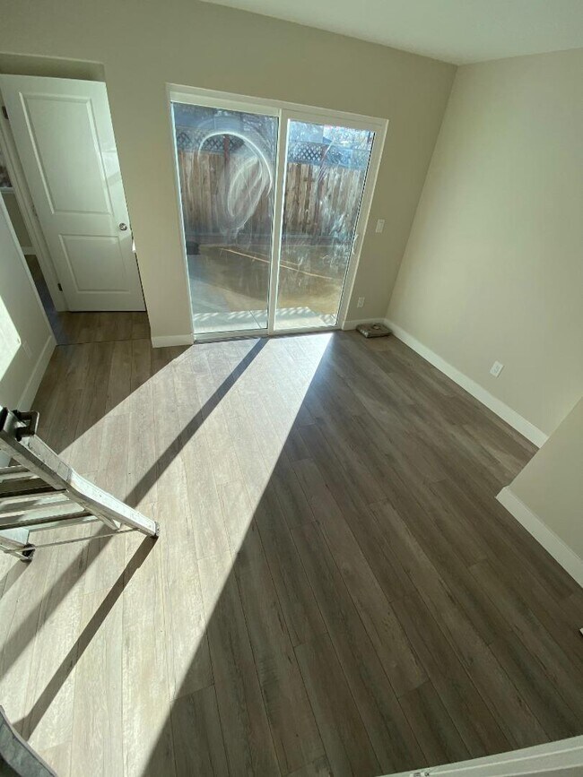 Foto del edificio - 3390 Moorpark Ave