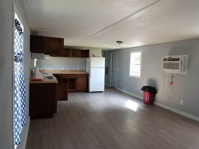 Foto del edificio - 329 SW Anderson Pond Way