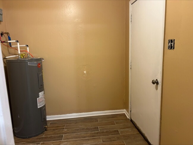 Building Photo - 218 Teresa Ln