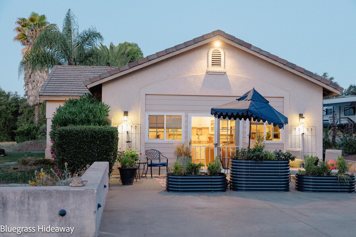 Foto principal - 18093 Bluegrass Rd
