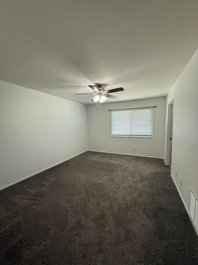 Building Photo - First Time rental in Central Simi Valley, 3 bed, 2 bath