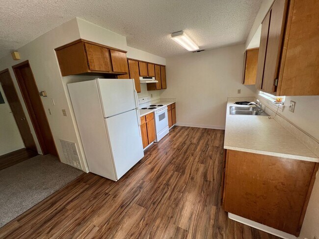 Foto del edificio - 2187-2189 NW North Hill Dr