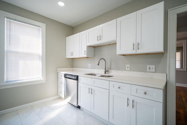 Foto del edificio - 73 E Markison Ave