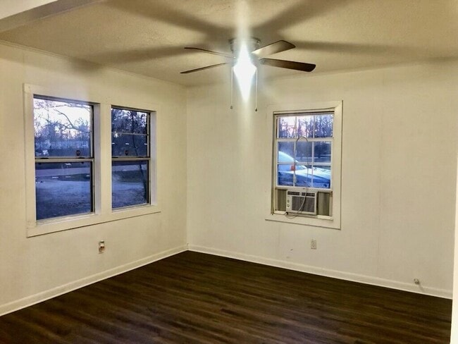 Building Photo - 1415 2nd St