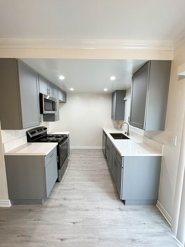 kitchen - 2217 Pullman Ln