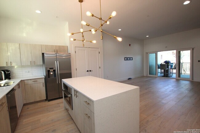 Building Photo - 203 Paschal St