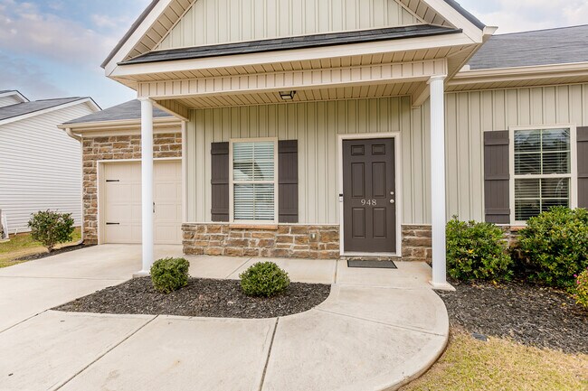 Building Photo - 948 Erika Ln