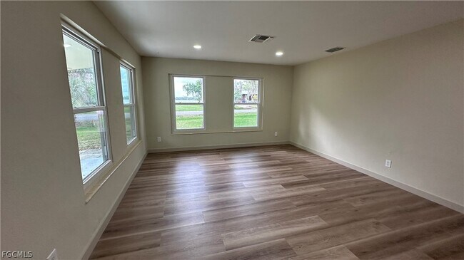 Building Photo - 203 Carol Way