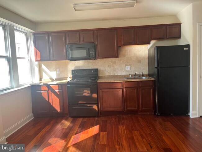 Foto del edificio - 740 Vernon Rd