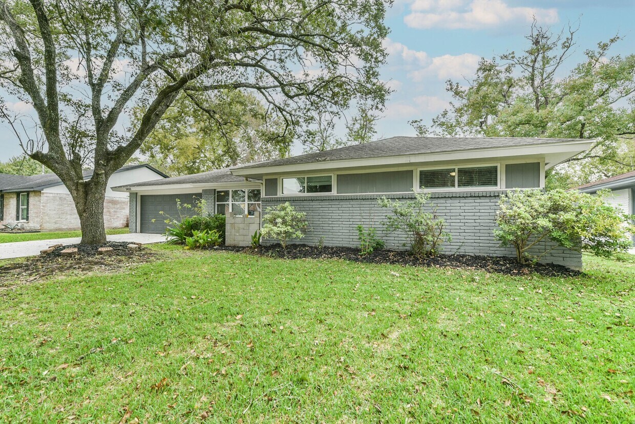 Foto principal - 5650 Ludington Dr