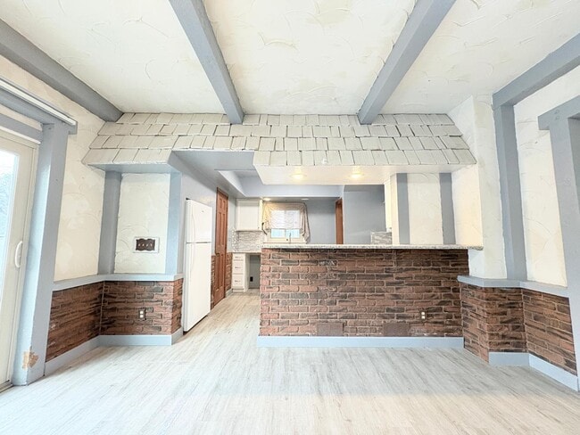 Building Photo - 3627 Hazelhurst Ave