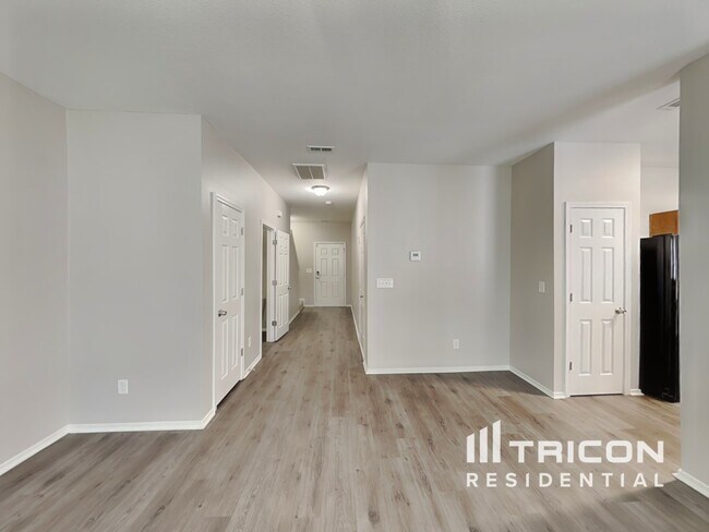 Foto del edificio - 964 Willow Creek Dr