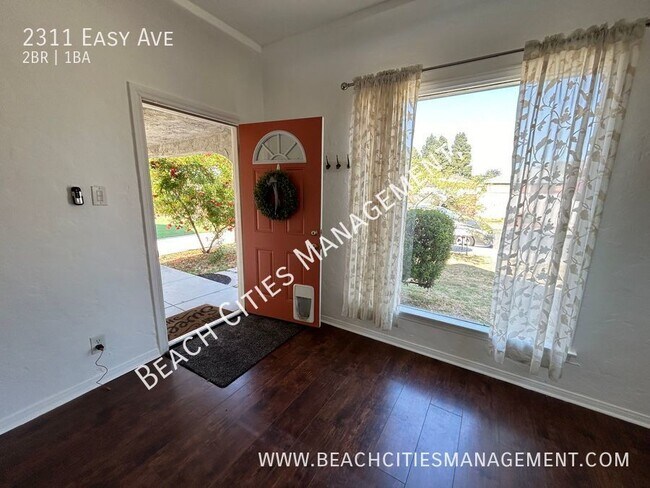 Building Photo - Spanish Style House with Huge Pet-Friendly...