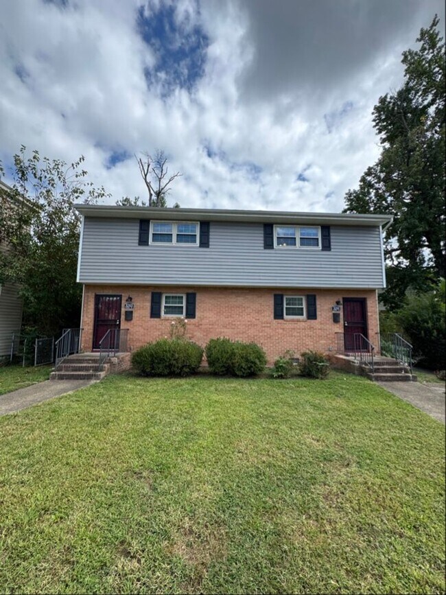 Building Photo - Charming 2-Bedroom Home with Hardwood Floors in North Highland Park