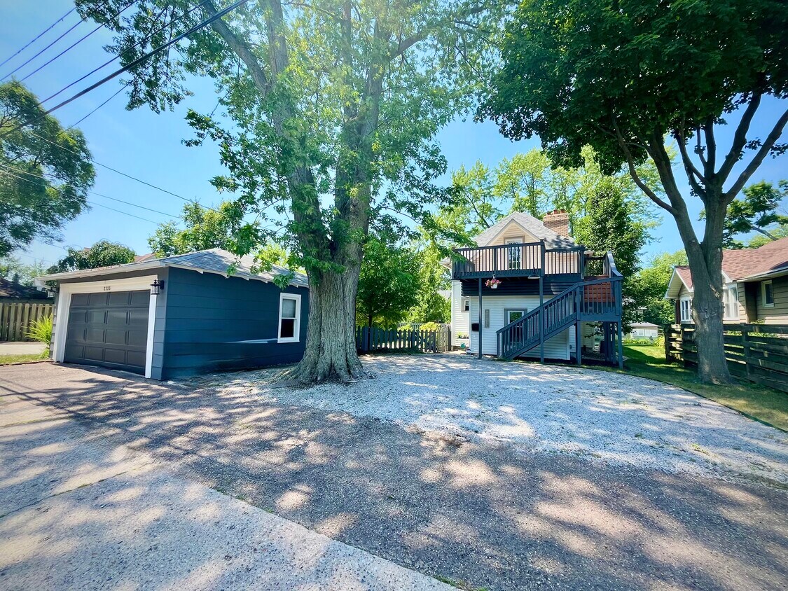 Primary Photo - 2335 Niles Ave
