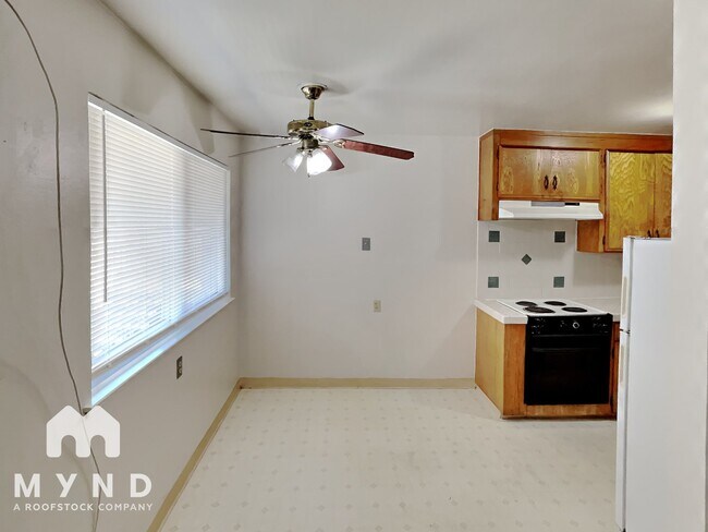 Foto del edificio - 870 Burbank Dr