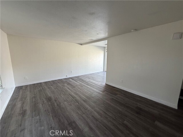 Foto del edificio - 16740 Village Ln