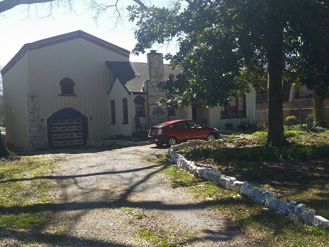 Foto del edificio - 1038 Glen Grattan Dr