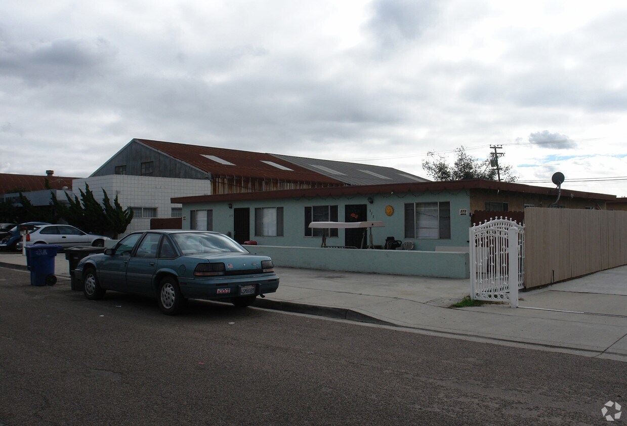 Foto del edificio - 371-377 Zenith St