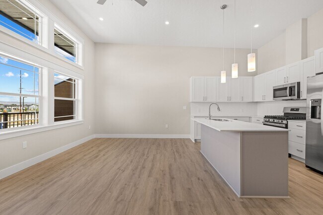 Building Photo - Stonecrest South Condominiums 101/201
