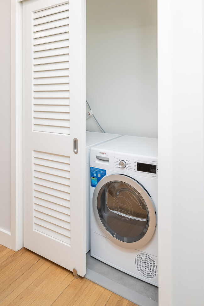 Building Photo - 27 Forest St