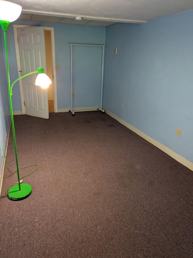 Building Photo - 20 Box Pond Rd